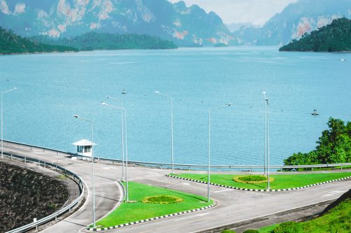 Ratchaprapha barrage in Khao Sok